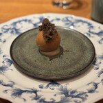 279326365 - 白子のフリットに菊芋ペーストとトリュフソース。衣甘めで美味しい。