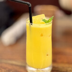 印度料理シタール - マンゴーラッシー（550円）
