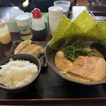 横浜家系ラーメン　翔家 - 餃子セット