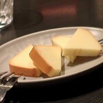 DEN - 自家製スモークチーズ