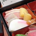 温鮮酒場 ちょんまげ - あけおめセットの数の子、鴨ロースなど