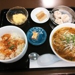 Chuugokuryouri Ryuukou - 半炒飯・半坦々麺セット930円