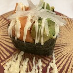 活魚廻転寿し 水天 - アボカドサーモン