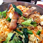 コッテジ - たっぷり野菜とサムギョ オン・ザ・ビビンバ（大盛り）（２０１４年６月）