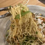 たき火炉端 雨やどり - 新人が作るサラダ  ラーメンサラダ