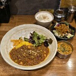 SPICY CURRY 魯珈 - 