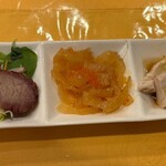 清香園 - チャーシュークラゲ・蒸し鶏の3種冷菜盛合せ