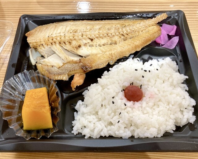 魚とsakana イオンモール岡崎店 - 六名/海鮮丼 | 食べログ