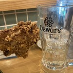 たき火炉端 雨やどり - ザンギ  メガジョッキと比較