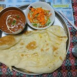 ダウラギリ - 知人のマルマセット チキンカレー激辛・プレーンナン・マンゴーラッシー