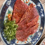 焼肉 六甲園 - (左上から) カメノコ、シンシン、ヒレ。タレ味