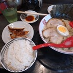 皇龍ラーメン - 料理写真:ラーメン、小めしと餃子のセット