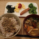 トーコーキッチン - ウインナー&スクランブル 副菜二品、豚汁、ご飯