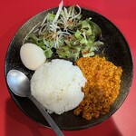 らぁめん みこと - 料理写真:キーマカレー　味玉トッピング