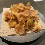 RODEO - お通しのポテトスライス。食感とトリュフ塩が美味しい！