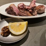 RODEO - 皮はパリパリ！そのままでもマスタードと合わせても美味しい