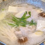 弥満喜 - 最初だけ店員さんが鍋に入れてくれました。