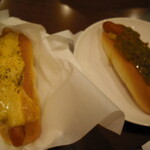 カフェ・ディ・エスプレエッソ - 料理写真:チーズ＆カレーとピクルスのホットドッグ