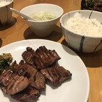 牛舌炭燒　仁 - 牛タン定食(4枚8切れ3140円)