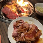 牛角 - 急に赤身系の肉はデカくなる