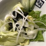 牛角 - これサラダ一人前　さすがにちゃっちくない？　食べほーだけど