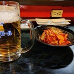 生ビールと大盛キムチ
