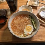 焼肉日和 - 半冷麺(かき混ぜている)