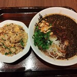 紅虎餃子房 - 料理写真:黒ごまタンタン麺と半炒飯