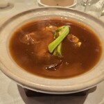 翠陽 - ふかひれ(胸びれ)の姿煮込み上海風紅焼き仕立て