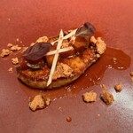 レストラン ラリューム - フランス産鴨のフォアグラのプランシャ　焼き紅玉林檎のキャラメリゼと紅茶のクランブルを添えて