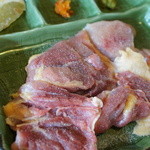 ろばたやき山ろく - 地鶏塩焼き1188円。