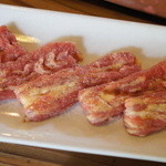 ろばたやき山ろく - 地鶏セセリ塩焼き411円。