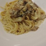 L'espiégle - きのこのクリームパスタ（追加料金でポルチーニ追加しました）