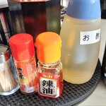 中華そば 太平楽 - テーブル調味料