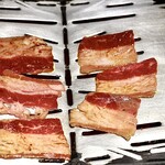 赤身肉とホルモンの店　惣 - 鉄板で焼いて