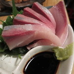 立ち呑みのさのや - ぶり造り　280円(2014.5)