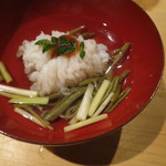 器楽亭 - 鱧椀、じゅんさいと黄ニラ