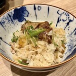 酒とったり - 「角煮土鍋飯1～2人前」のお茶碗によそった後のアップ…