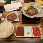 洋食キッチン シャトー - ドリンクバー別注、ライス大盛り&お代わり無料、ミニサラダとスープ付