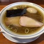 きく屋 - 久しぶりにスープに浮く「煮玉子」。