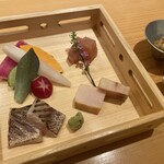 鮨 銀座おのでら 弟 本店 - (左上)マカジキ、(左下)燻製メカジキ、(右下)カマスの炙り