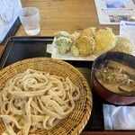 手打ちうどん はぐれ - 肉きのこ汁うどん並＋季節の天ぷら