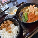 カレーハウスCoCo壱番屋 - 料理写真:海老スープカレー＋イカ（ライス小盛り）辛さ普通
＋チキンにこみ＋ゆでタマゴ
1802円