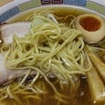 煮干鰮らーめん 圓 - 麺は中太麵ストレート