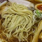 煮干鰮らーめん 圓 - 麺は中太麵ストレート