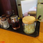 破天荒 - テーブルの調味料