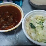 台湾料理 萬福 - これです。牛肉四川風煮込み(お持ち帰り)
                                ミックスする前
