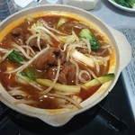 台湾料理 萬福 - それを混ぜて土鍋にインです。