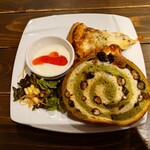 クラムボン - これはねえ、ドリンク代のみで
こんなにもパンが付いてくるとは凄いなあ＼(^o^)／

パンは抹茶のだけかと思っていたのに、、、

そりゃ、これは行列出来ても当然、並ぶよなあ❗️