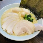横浜家系ラーメン 魂心家 厚木インター店 - 塩豚骨 チャーシューメン
